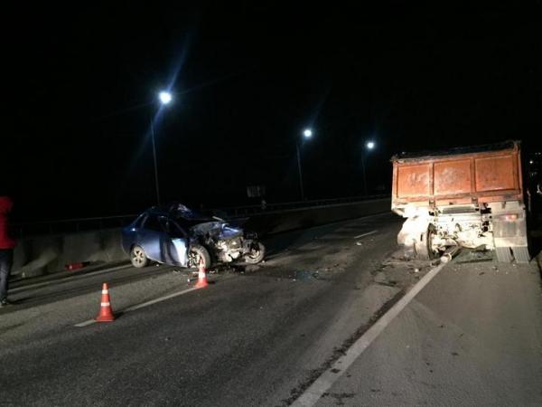 Вблизи Железноводска «Калина» врезалась в грузовики, погиб мужчина